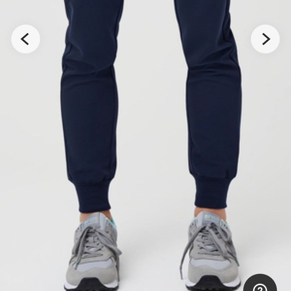 FIGS Zamora Jogger Scrubs in Navy - Picture 2 of 6